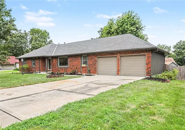 Photo 3 of Sale Pending at 300 N Woodson Dr, Raymore, MO 64083 | MLS# 2635517 | Listing updated on 2026-08-27