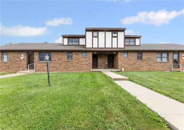 1st image of 1107 Jeff Cir, Paola, KS 66071 | MLS# 2635519