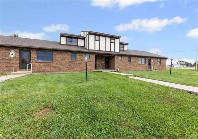 2nd image of 1107 Jeff Cir, Paola, KS 66071 | MLS# 2635519