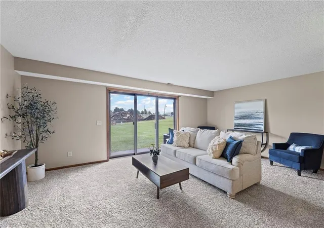 4th image of 1107 Jeff Cir, Paola, KS 66071 | MLS# 2635519