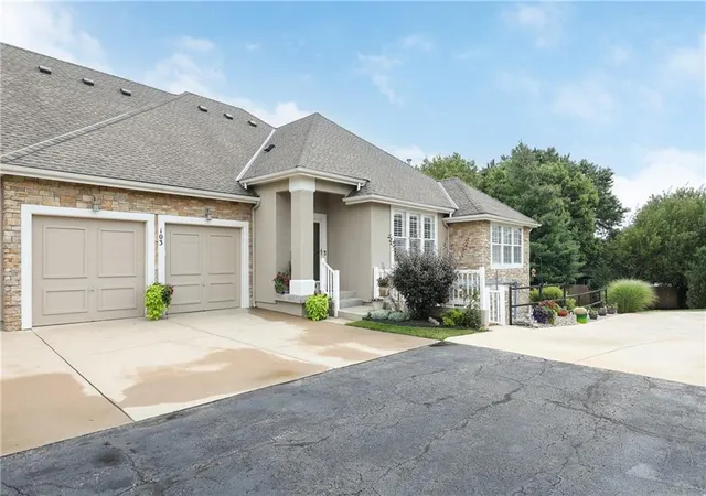 1st image of 11575 S Bell Court Dr #103, Olathe, KS 66061 | MLS# 2635520