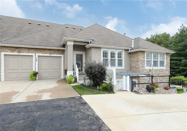 2nd image of 11575 S Bell Court Dr #103, Olathe, KS 66061 | MLS# 2635520