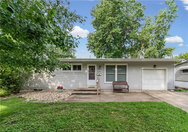 1st image of 6104 N Euclid Ave, Kansas City, MO 64118 | MLS# 2635522
