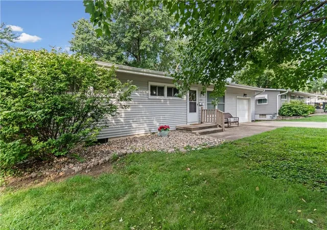 3rd image of 6104 N Euclid Ave, Kansas City, MO 64118 | MLS# 2635522