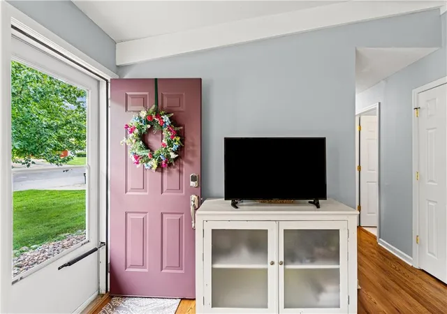 4th image of 6104 N Euclid Ave, Kansas City, MO 64118 | MLS# 2635522