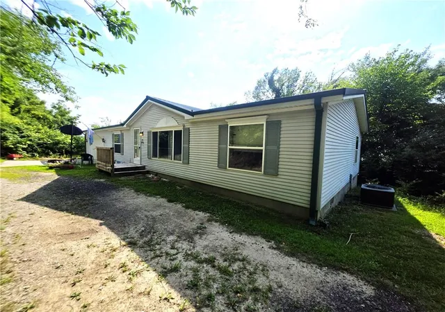 Photo 2 of Sale Pending at 140 Tucker St, St Joseph, MO 64504 | MLS# 2635525 | Listing updated on 2026-09-03
