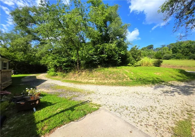 Photo 3 of Sale Pending at 140 Tucker St, St Joseph, MO 64504 | MLS# 2635525 | Listing updated on 2026-09-03
