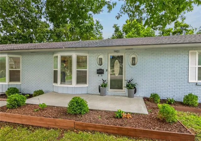 2nd image of 9921 W 67th St, Shawnee, KS 66203 | MLS# 2635529