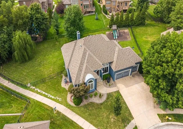 Photo 2 of Single family home for sale at 2612 Sw Winterbrook Cir, Lee's Summit, MO 64081 | MLS# 2635530 | Listing updated on 2026-08-31