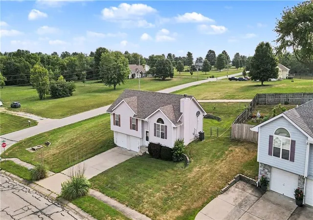 1st image of 18713 Primrose St, Smithville, MO 64089 | MLS# 2635532