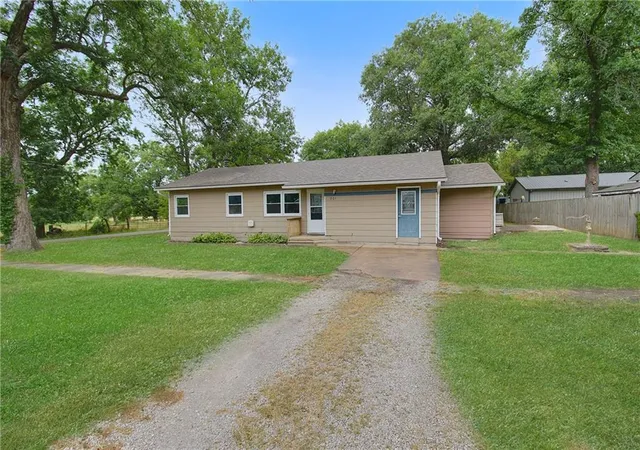 1st image of 301 E 3rd St, Altamont, KS 67330 | MLS# 2635533