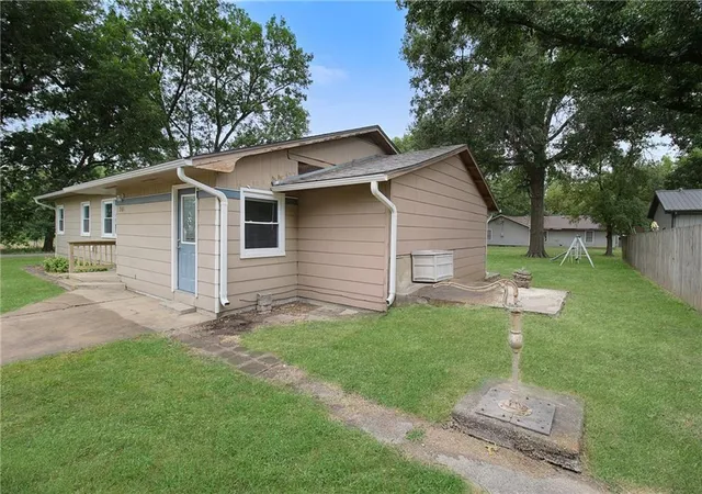 29th image of 301 E 3rd St, Altamont, KS 67330 | MLS# 2635533