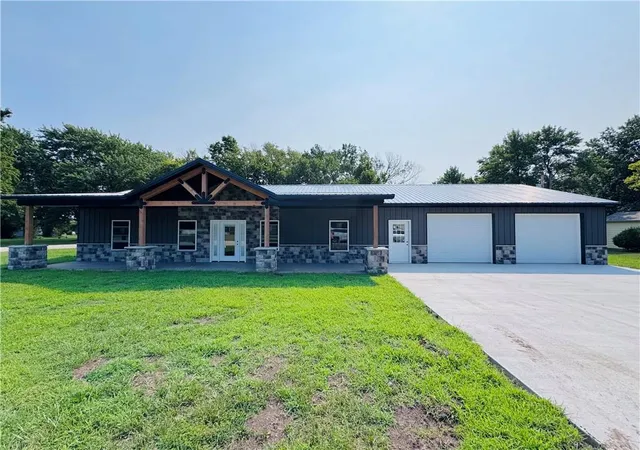 1st image of 202 N Hayes St, Garnett, KS 66032 | MLS# 2635541