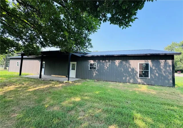 Photo 3 of Single family home for sale at 202 N Hayes St, Garnett, KS 66032 | MLS# 2635541 | Listing updated on 2026-09-25