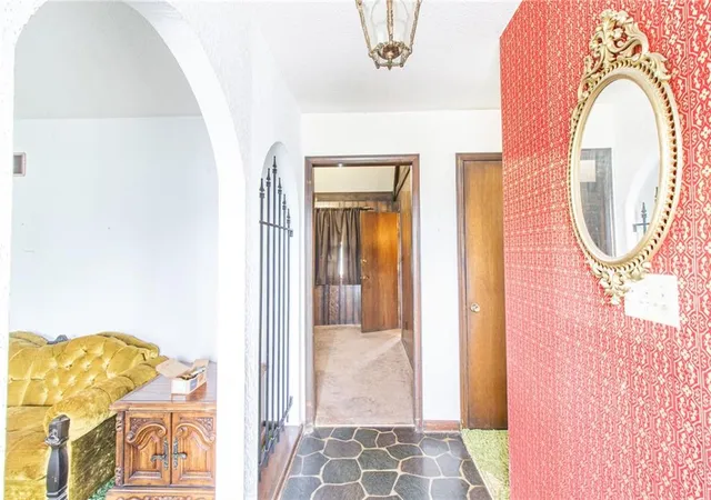 Photo 2 of Sale Pending at 3026 S Kendall Dr, Independence, MO 64055 | MLS# 2635543 | Listing updated on 2026-08-23