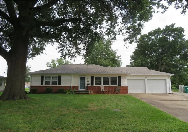 1st image of 12 Holly Ln, Paola, KS 66071 | MLS# 2635545