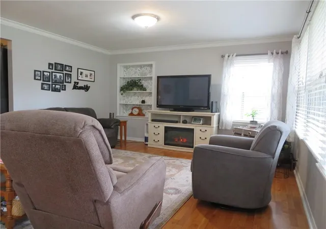3rd image of 12 Holly Ln, Paola, KS 66071 | MLS# 2635545