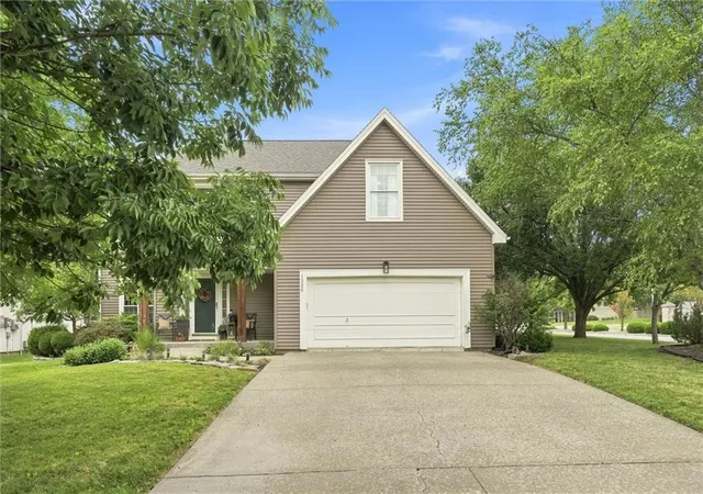 Photo 2 of Sale Pending at 1320 Ne 95th Terrace, Kansas City, MO 64155 | MLS# 2635548 | Listing updated on 2026-09-01