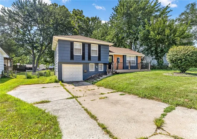 Photo 2 of Sale Pending at 5204 S Delaware Ave, Independence, MO 64055 | MLS# 2635552 | Listing updated on 2026-08-28