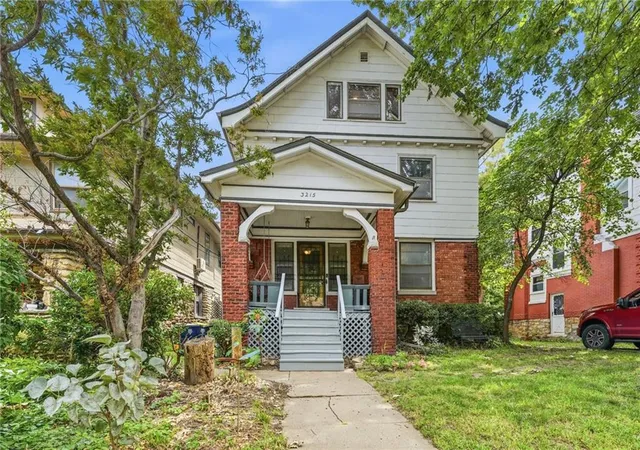 1st image of 3215 Central St, Kansas City, MO 64111 | MLS# 2635561
