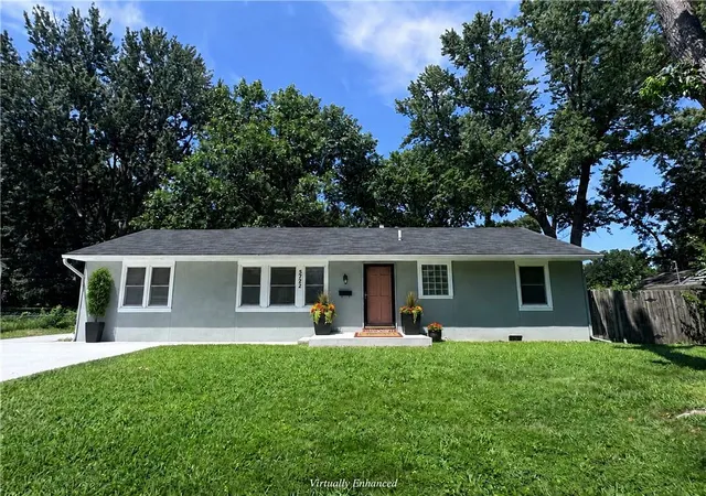 1st image of 5722 W 70th St, Overland Park, KS 66204 | MLS# 2635562