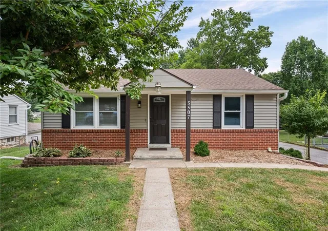 1st image of 5507 Cody St, Shawnee, KS 66203 | MLS# 2635565