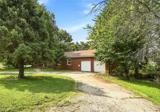 Photo 2 of Single family home for sale at 3714 Blue Ridge Blvd, Independence, MO 64052 | MLS# 2635567 | Listing updated on 2026-09-07