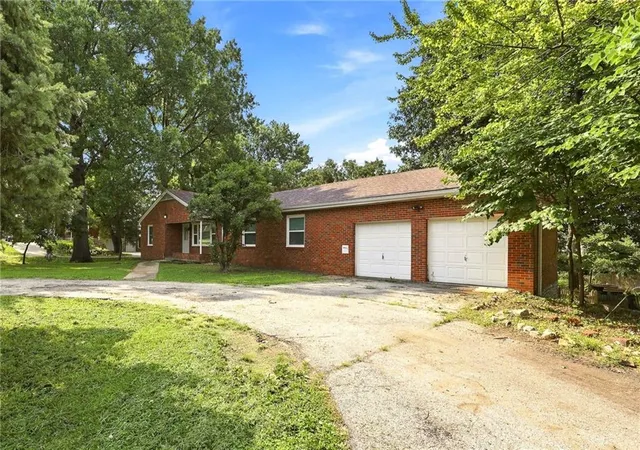 Photo 3 of Single family home for sale at 3714 Blue Ridge Blvd, Independence, MO 64052 | MLS# 2635567 | Listing updated on 2026-09-07