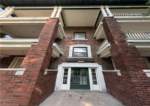 1st image of 2734 Charlotte St, Kansas City, MO 64109 | MLS# 2635571