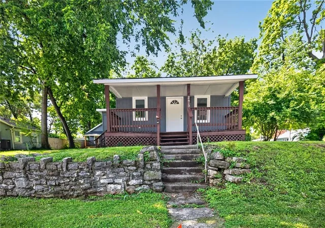 1st image of 2611 W 45th Ave, Kansas City, KS 66103 | MLS# 2635572