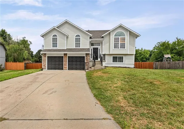 1st image of 1106 Creekside Ct, Raymore, MO 64083 | MLS# 2635576