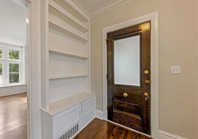 Photo 3 of Sale Pending at 4346 Locust St, Kansas City, MO 64110 | MLS# 2635577 | Listing updated on 2026-10-19