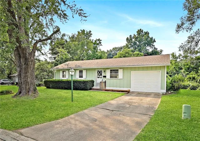 3rd image of 1802 Bird Ter, Harrisonville, MO 64701 | MLS# 2635578