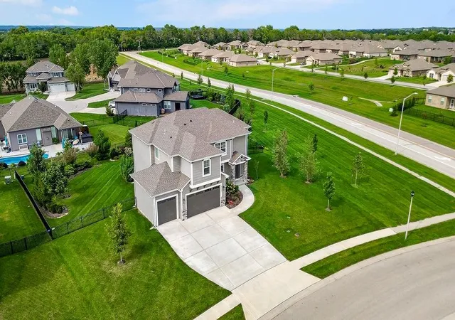 2nd image of 24704 W 76th St, Shawnee, KS 66227 | MLS# 2635582