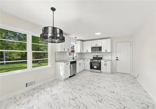 Photo 3 of Single family home for sale at 3320 Blue Ridge Blvd, Independence, MO 64052 | MLS# 2635585 | Listing updated on 2026-10-02