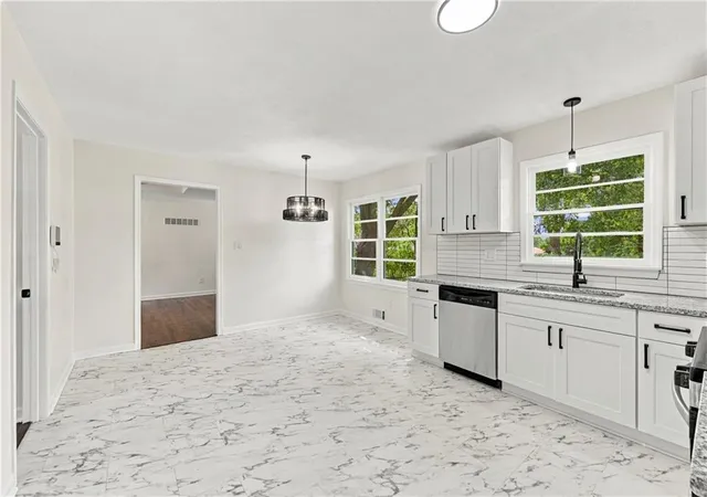 Photo 4 of Single family home for sale at 3320 Blue Ridge Blvd, Independence, MO 64052 | MLS# 2635585 | Listing updated on 2026-10-02