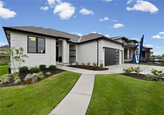 1st image of 17377 W 169Th Ter, Olathe, KS 66062 | MLS# 2635586