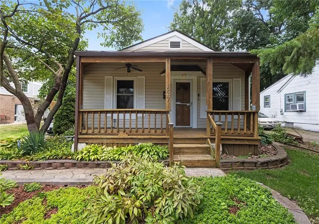 Single family home for sale at 637 S Huttig Ave, Independence, MO 64053 | MLS# 2635589