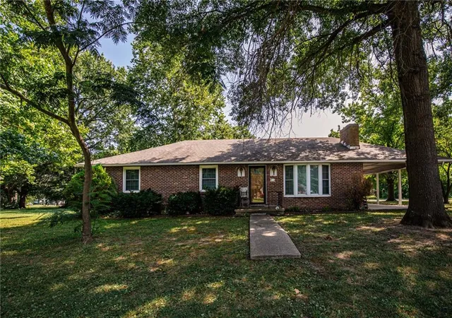 2nd image of 501 E Oak St, Rich Hill, MO 64779 | MLS# 2635592