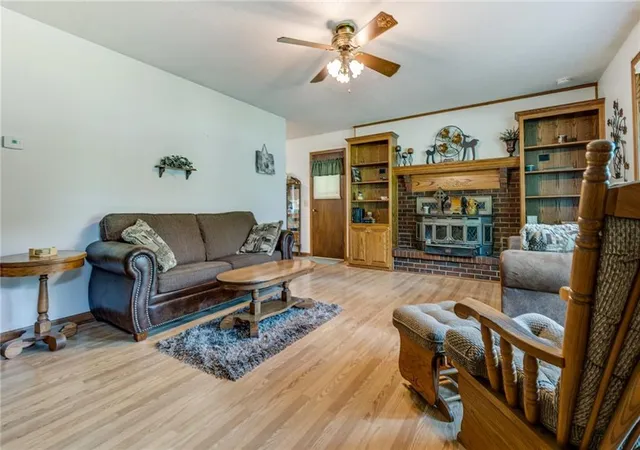 3rd image of 501 E Oak St, Rich Hill, MO 64779 | MLS# 2635592
