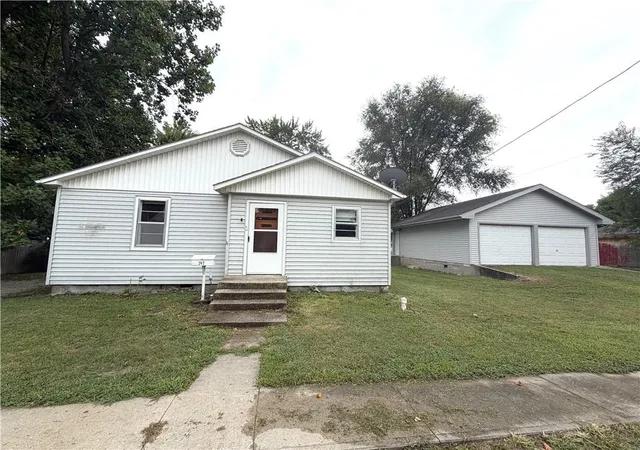 1st image of 242 Gale St, Chillicothe, MO 64601 | MLS# 2635593