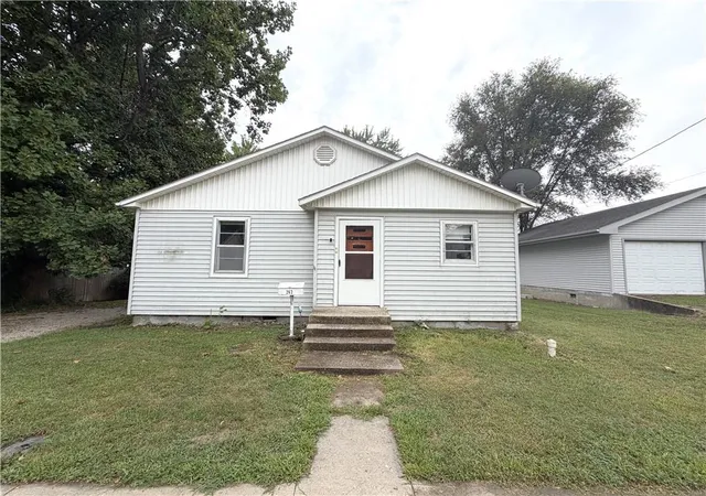 2nd image of 242 Gale St, Chillicothe, MO 64601 | MLS# 2635593