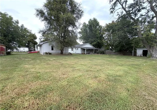 24th image of 242 Gale St, Chillicothe, MO 64601 | MLS# 2635593