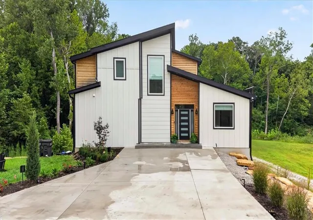 Single family home for sale at 8395 NW Baker Cir, Kansas City, MO 64153 | MLS# 2635597
