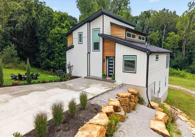 Photo 3 of Single family home for sale at 8395 Nw Baker Cir, Kansas City, MO 64153 | MLS# 2635597 | Listing updated on 2026-08-12