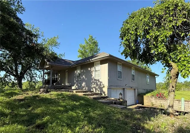 Photo 4 of Single family home for sale at 23820 S State Hwy Ee, Harrisonville, MO 64701 | MLS# 2635608 | Listing updated on 2026-08-21