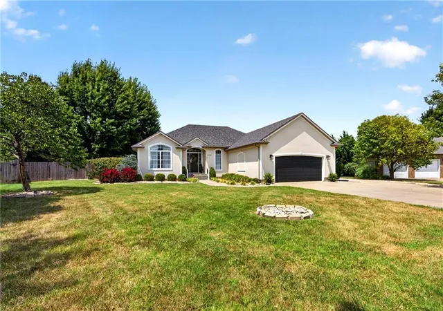 2nd image of 1203 Cedar Crest Dr, Pittsburg, KS 66762 | MLS# 2635612