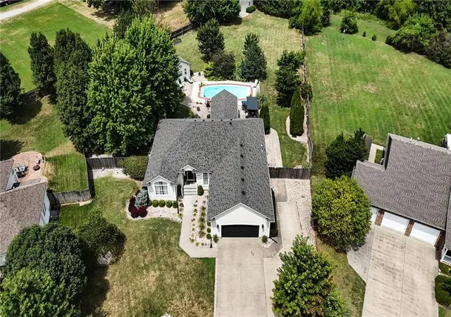 3rd image of 1203 Cedar Crest Dr, Pittsburg, KS 66762 | MLS# 2635612
