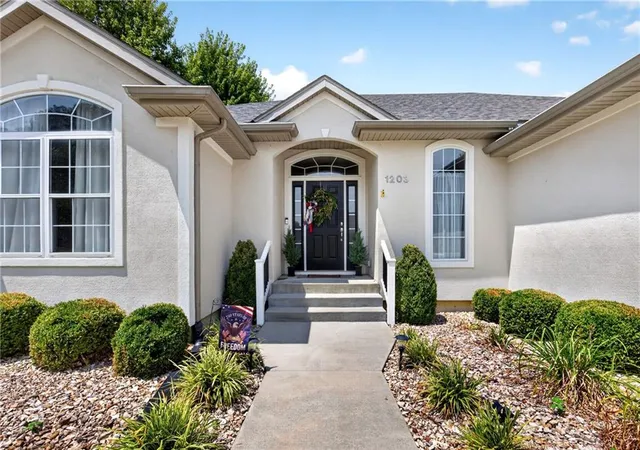 4th image of 1203 Cedar Crest Dr, Pittsburg, KS 66762 | MLS# 2635612