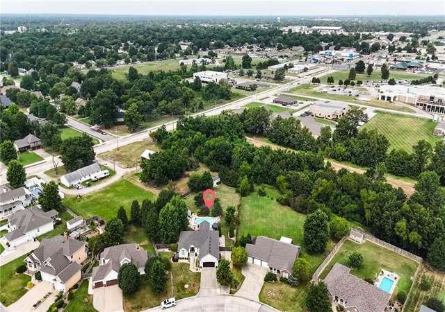 62nd image of 1203 Cedar Crest Dr, Pittsburg, KS 66762 | MLS# 2635612